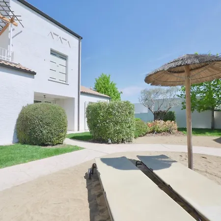 Les Maisons Apartment