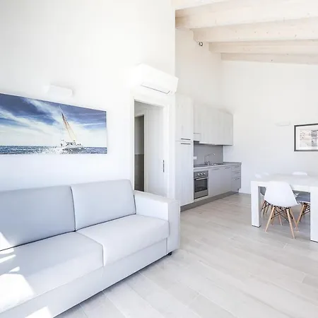 Les Maisons Apartment *