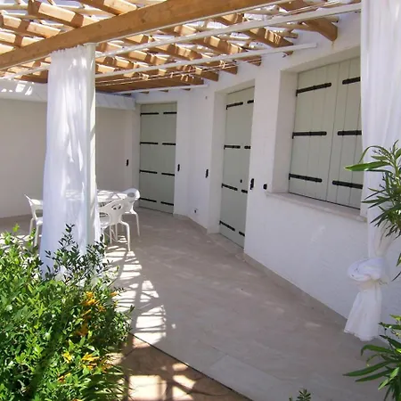 Les Maisons Apartment *