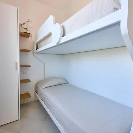 Les Maisons Apartment