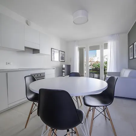 Les Maisons Apartment *