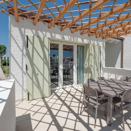 Les Maisons Apartment *
