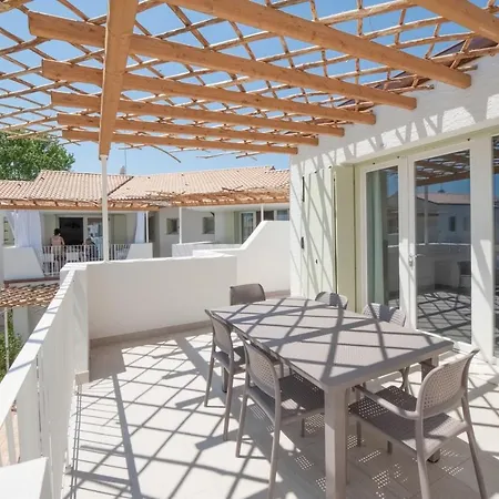 Les Maisons Apartment