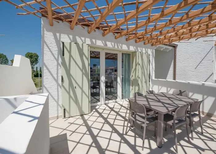 Les Maisons Apartment *