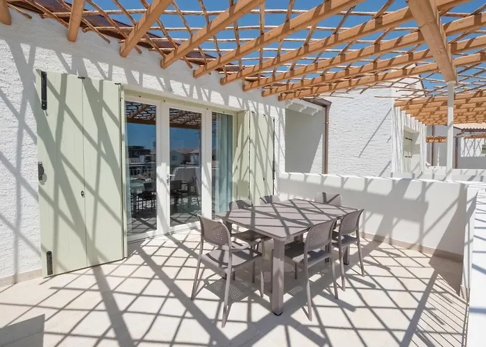 Les Maisons Apartment *